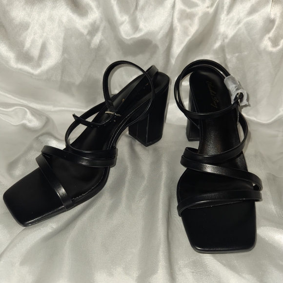 Shoes - Black Chunky Heels with Ankle Strap | Sz 8.5